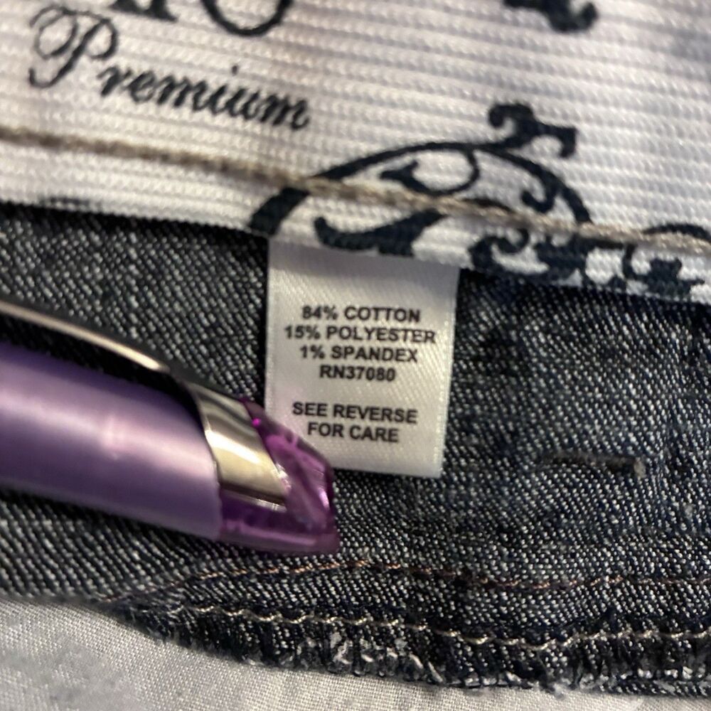 Cato Premium Women’s Dark Washed Denim Blue Jeans W/ Stretch Band At Waist.  20W - Picture 6 of 14